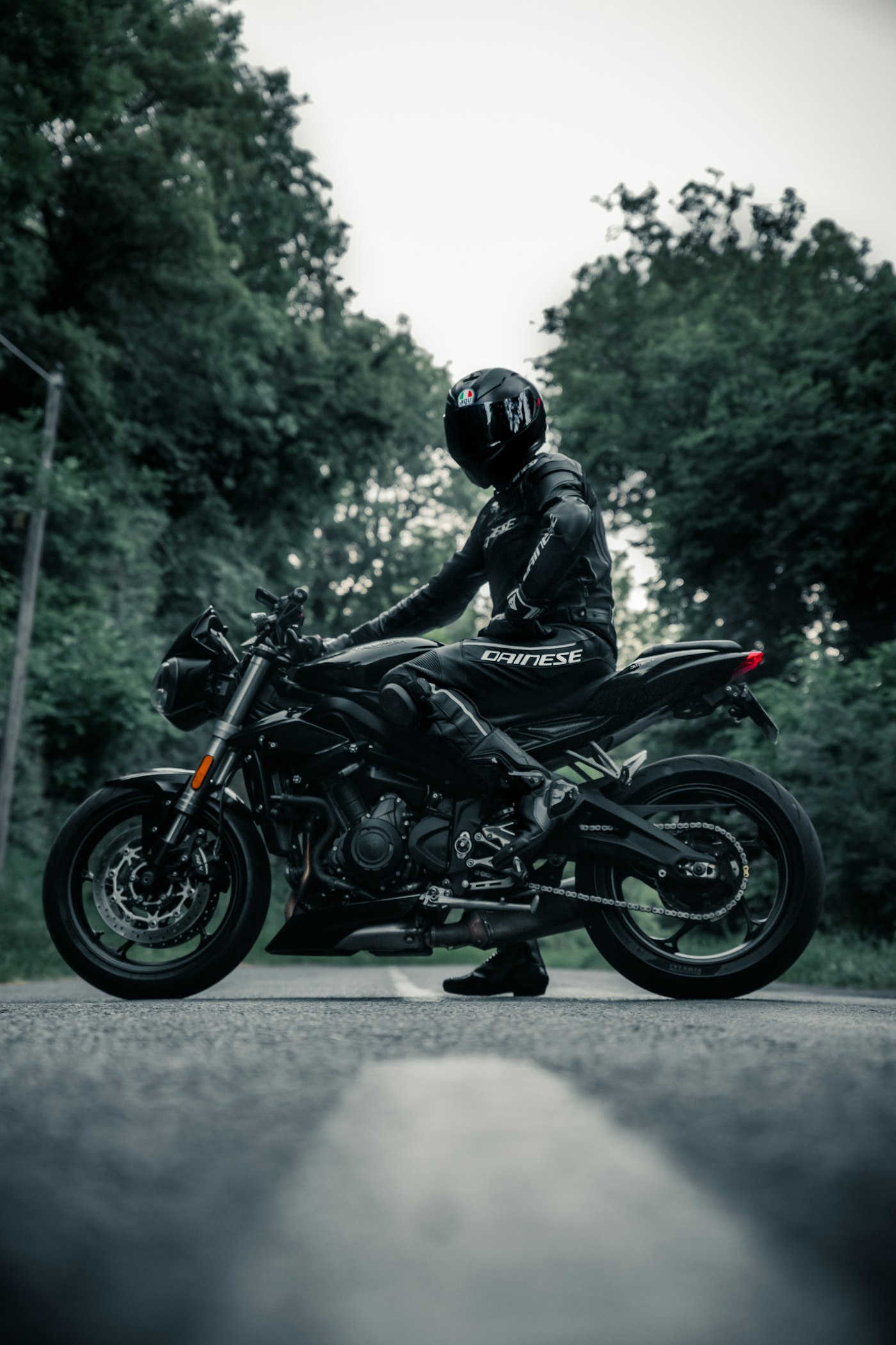 Detalhe técnico de moto esportiva